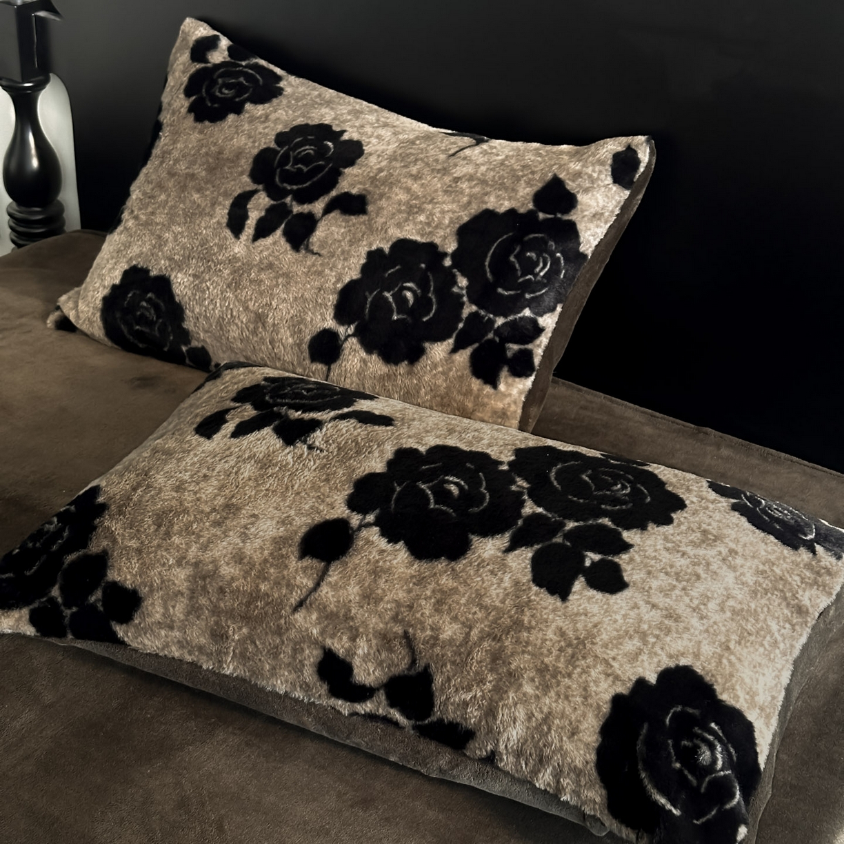 91家纺网 家纺一手货源 找家纺 米彩家纺 2025新款A类高克重兔毛绒印花雕花四件套-美拉德-美拉德系列系列 美拉德-盛放灰