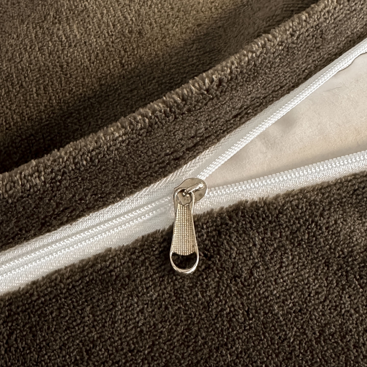 91家纺网 家纺一手货源 找家纺 米彩家纺 2025新款A类高克重兔毛绒印花雕花四件套-美拉德-美拉德系列系列 美拉德-盛放灰