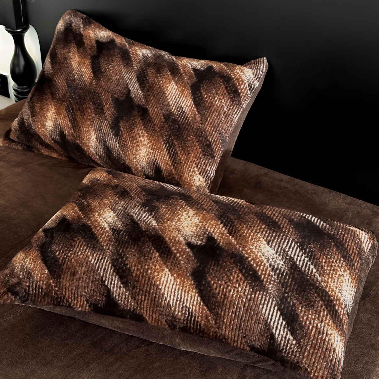 91家纺网 家纺一手货源 找家纺 米彩家纺 2025新款A类高克重兔毛绒印花雕花四件套-美拉德-美拉德系列系列 美拉德-千鸟格咖