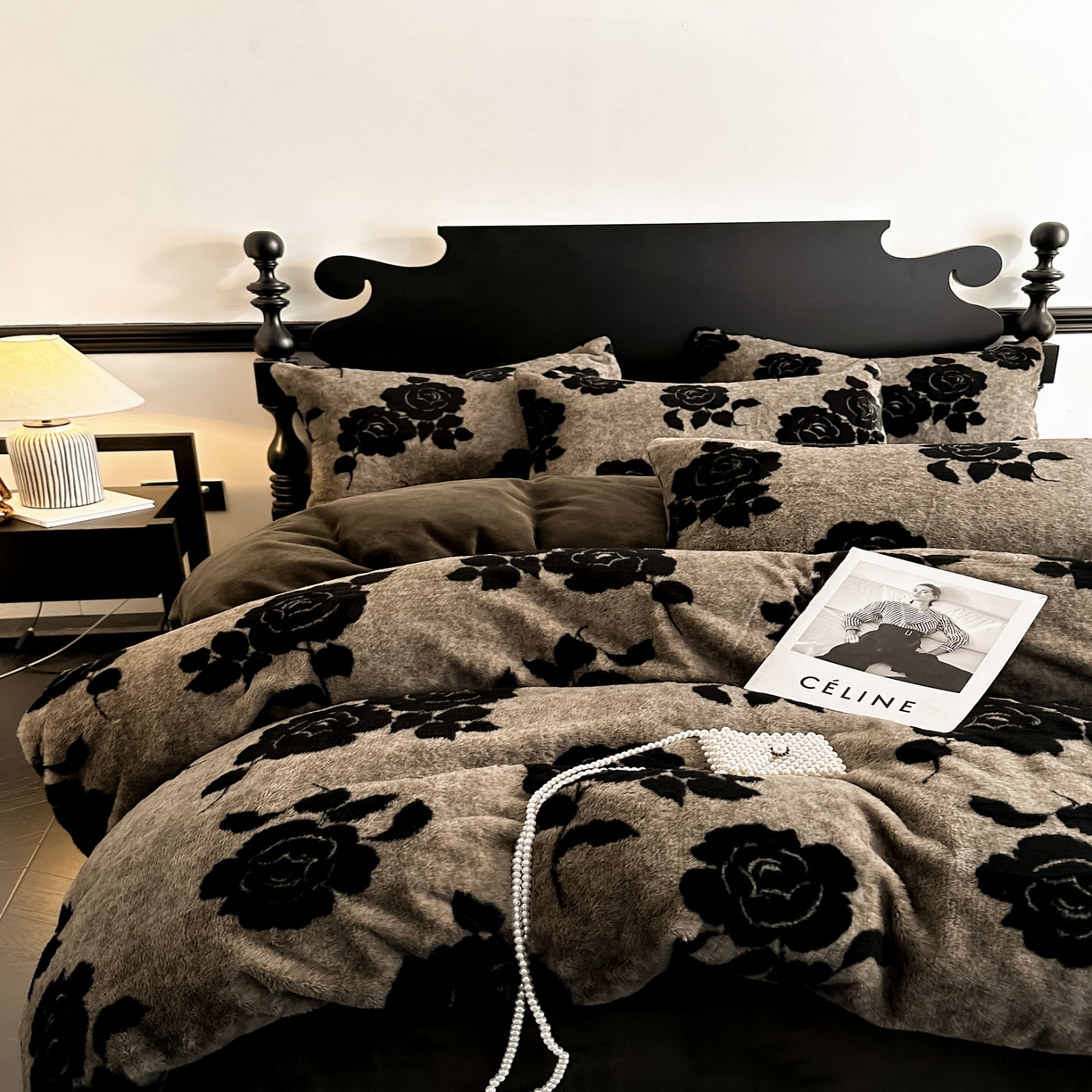 91家纺网 家纺一手货源 找家纺 米彩家纺 2025新款A类高克重兔毛绒印花雕花四件套-美拉德-美拉德系列系列 美拉德-盛放灰