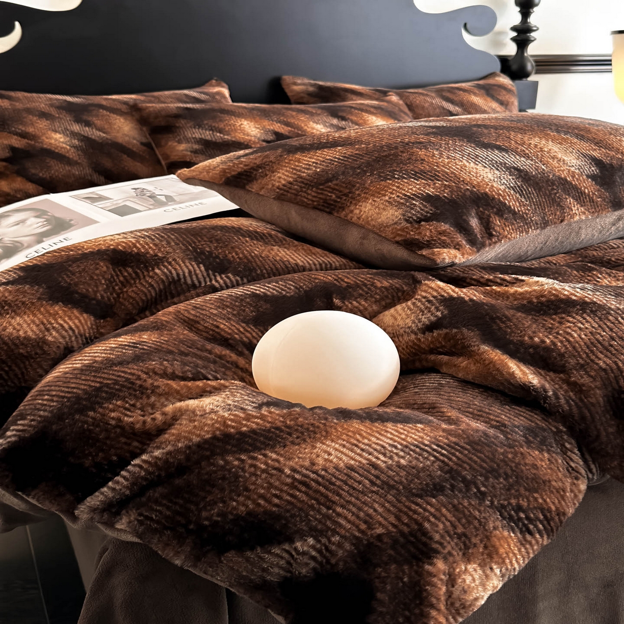 91家纺网 家纺一手货源 找家纺 米彩家纺 2025新款A类高克重兔毛绒印花雕花四件套-美拉德-美拉德系列系列 美拉德-千鸟格咖