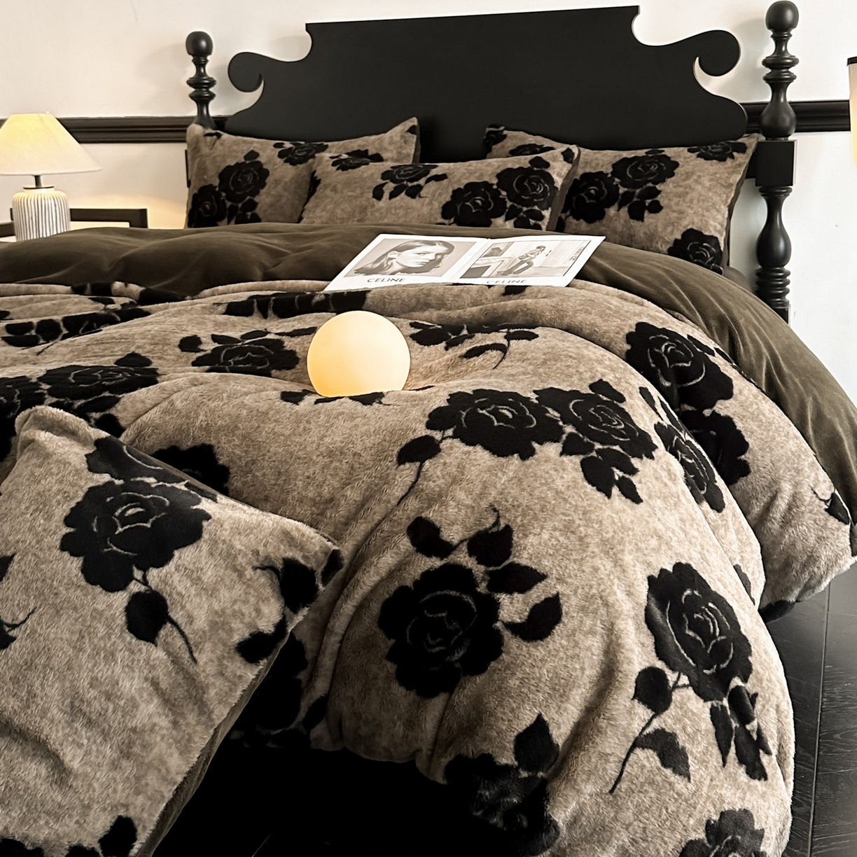 91家纺网 家纺一手货源 找家纺 米彩家纺 2025新款A类高克重兔毛绒印花雕花四件套-美拉德-美拉德系列系列 美拉德-盛放灰