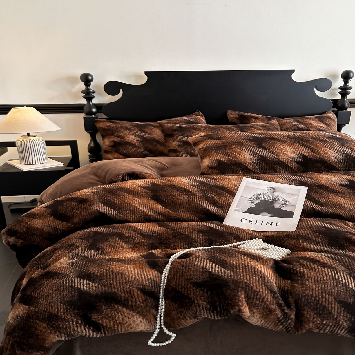 91家纺网 家纺一手货源 找家纺 米彩家纺 2025新款A类高克重兔毛绒印花雕花四件套-美拉德-美拉德系列系列 美拉德-千鸟格咖