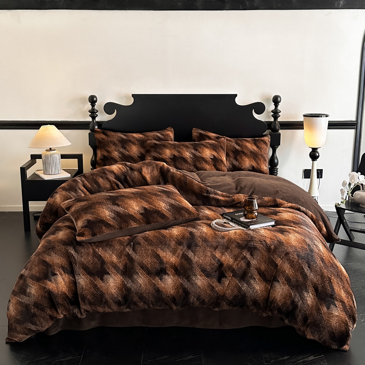 91家纺网 家纺一手货源 找家纺 米彩家纺 2025新款A类高克重兔毛绒印花雕花四件套-美拉德-美拉德系列系列 美拉德-千鸟格咖