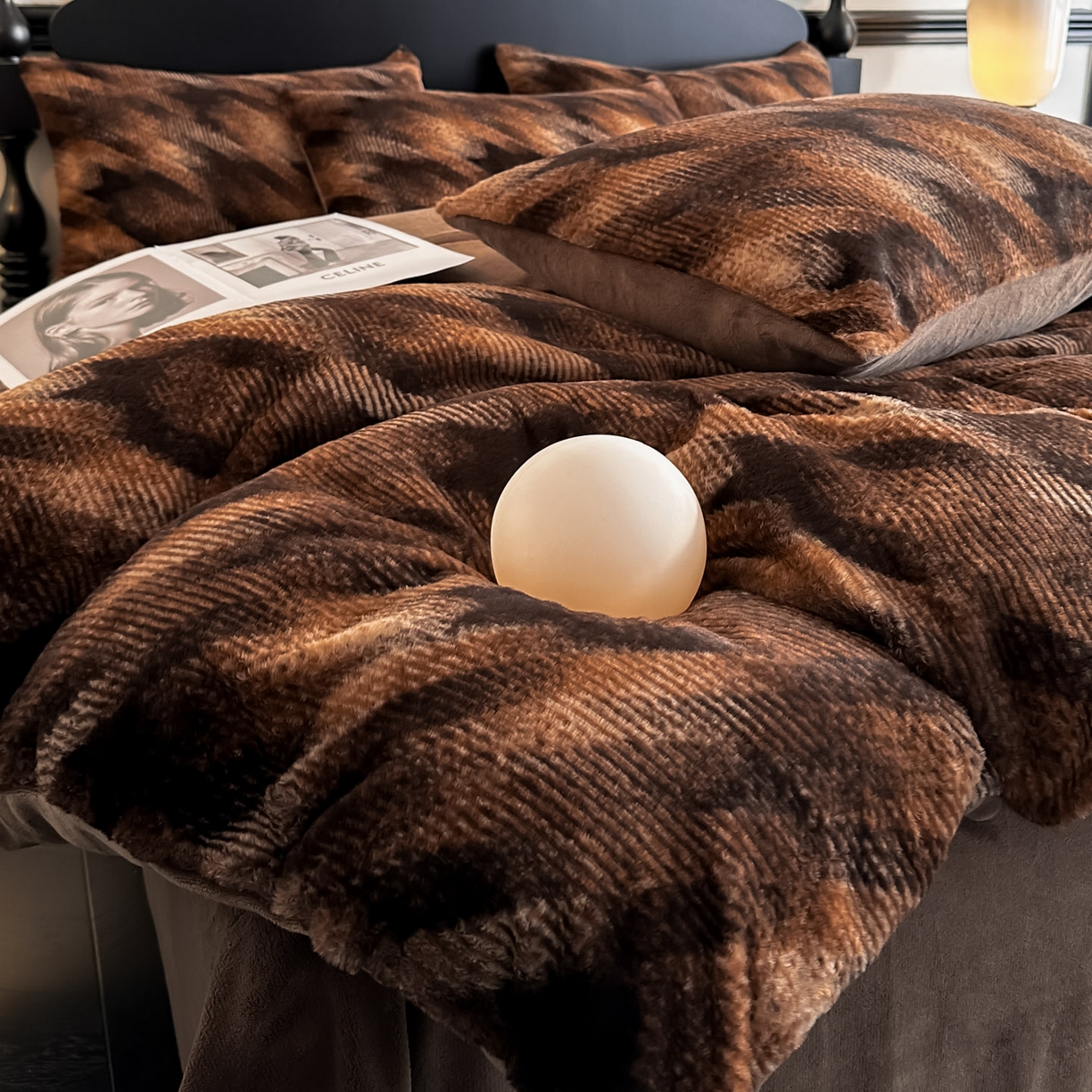 91家纺网 家纺一手货源 找家纺 米彩家纺 2025新款A类高克重兔毛绒印花雕花四件套-美拉德-美拉德系列系列 美拉德-千鸟格咖