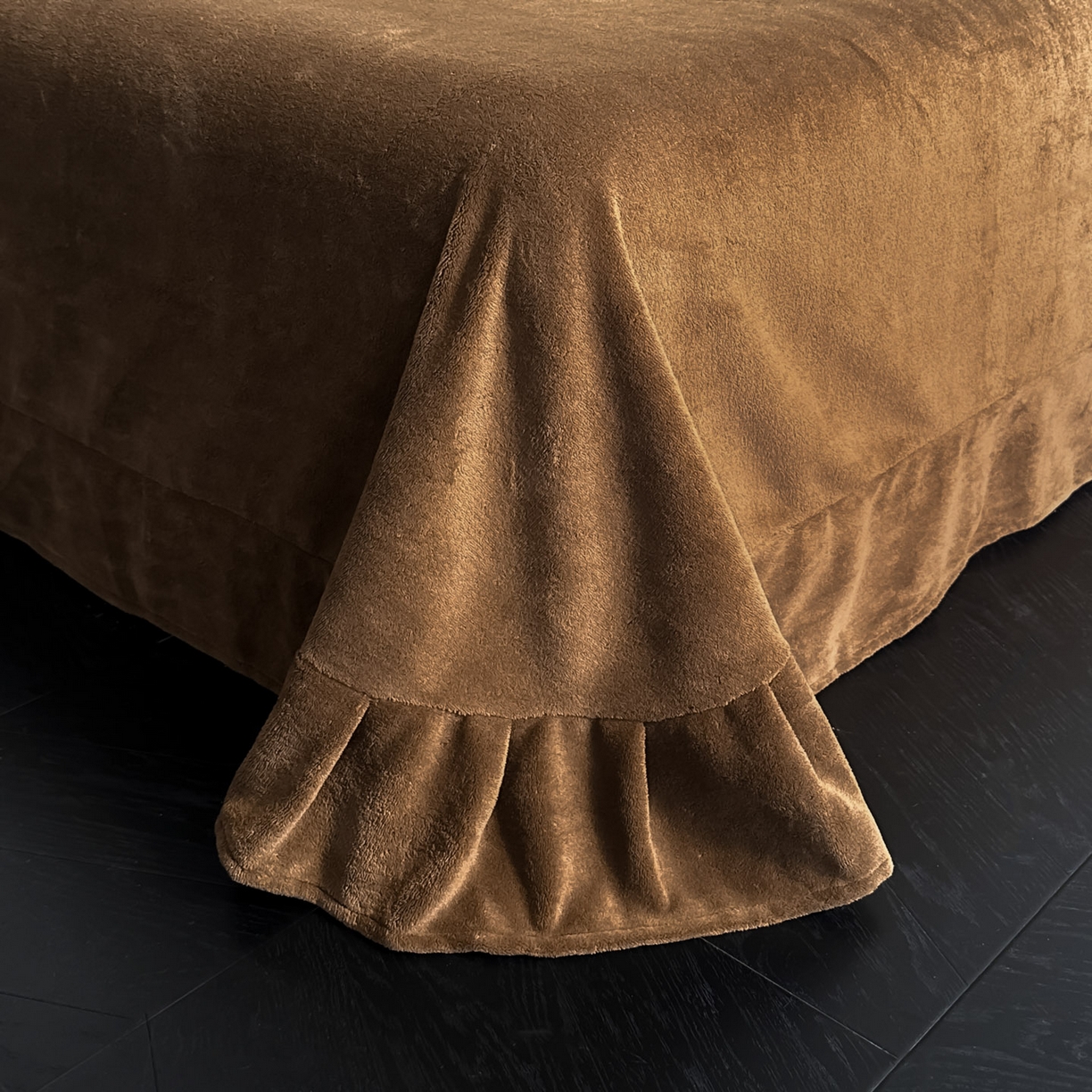 91家纺网 家纺一手货源 找家纺 米彩家纺 2025新款A类高克重兔毛绒印花雕花四件套-美拉德-美拉德系列系列 美拉德-盛放咖