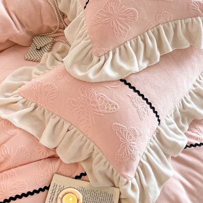 91家纺网 家纺一手货源 找家纺 （总）米彩家纺 2025新款A类牛奶绒雕花四件套-洛丽塔