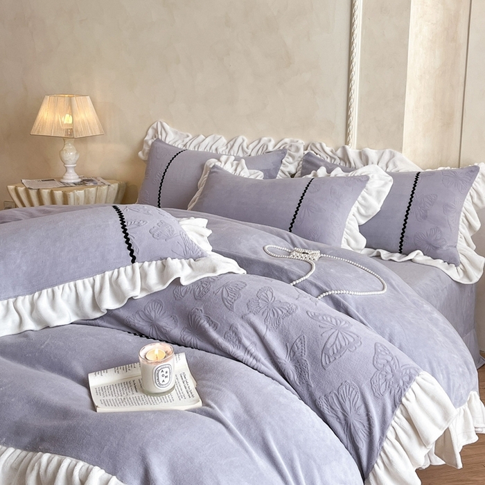 91家纺网 家纺一手货源 找家纺 米彩家纺 2025新款A类牛奶绒雕花四件套-洛丽塔 紫藤灰