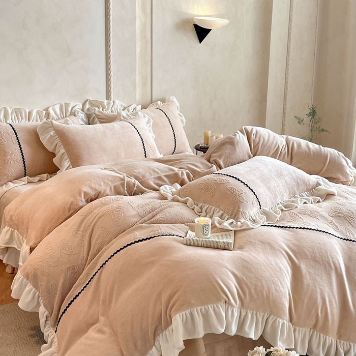91家纺网 家纺一手货源 找家纺 米彩家纺 2025新款A类牛奶绒雕花四件套-洛丽塔 奶茶棕