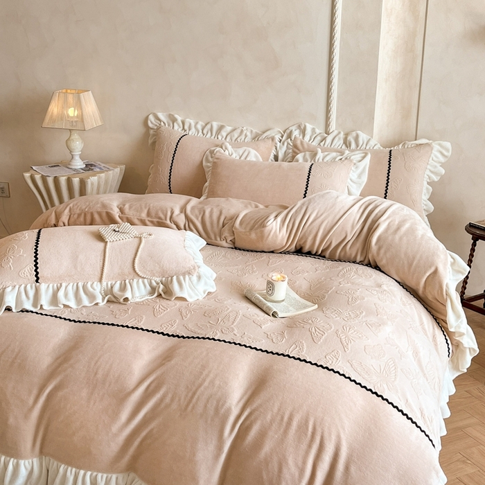 91家纺网 家纺一手货源 找家纺 米彩家纺 2025新款A类牛奶绒雕花四件套-洛丽塔 奶茶棕