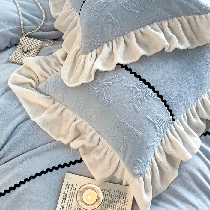 91家纺网 家纺一手货源 找家纺 米彩家纺 2025新款A类牛奶绒雕花四件套-洛丽塔 晴空蓝