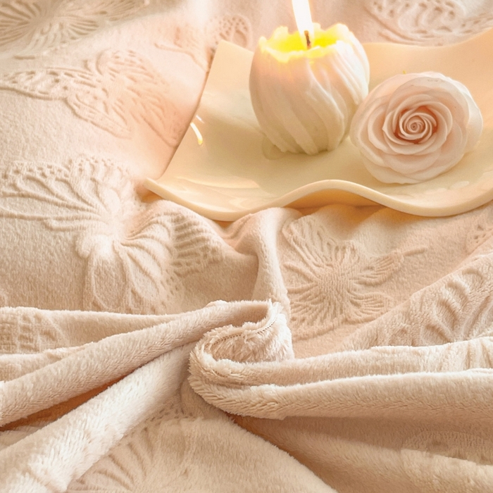 91家纺网 家纺一手货源 找家纺 米彩家纺 2025新款A类牛奶绒立体雕花烂花宽边四件套 蝴蝶奶茶