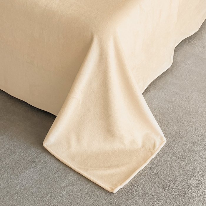 91家纺网 家纺一手货源 找家纺 米彩家纺 2025新款A类牛奶绒立体雕花烂花宽边四件套 蝴蝶奶白