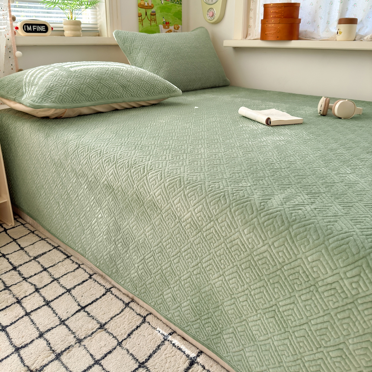 91家纺网 家纺一手货源 找家纺 美优兰 2025新款棉加绒高温砂洗夹棉单床盖 床盖单件 暖阳-草绿