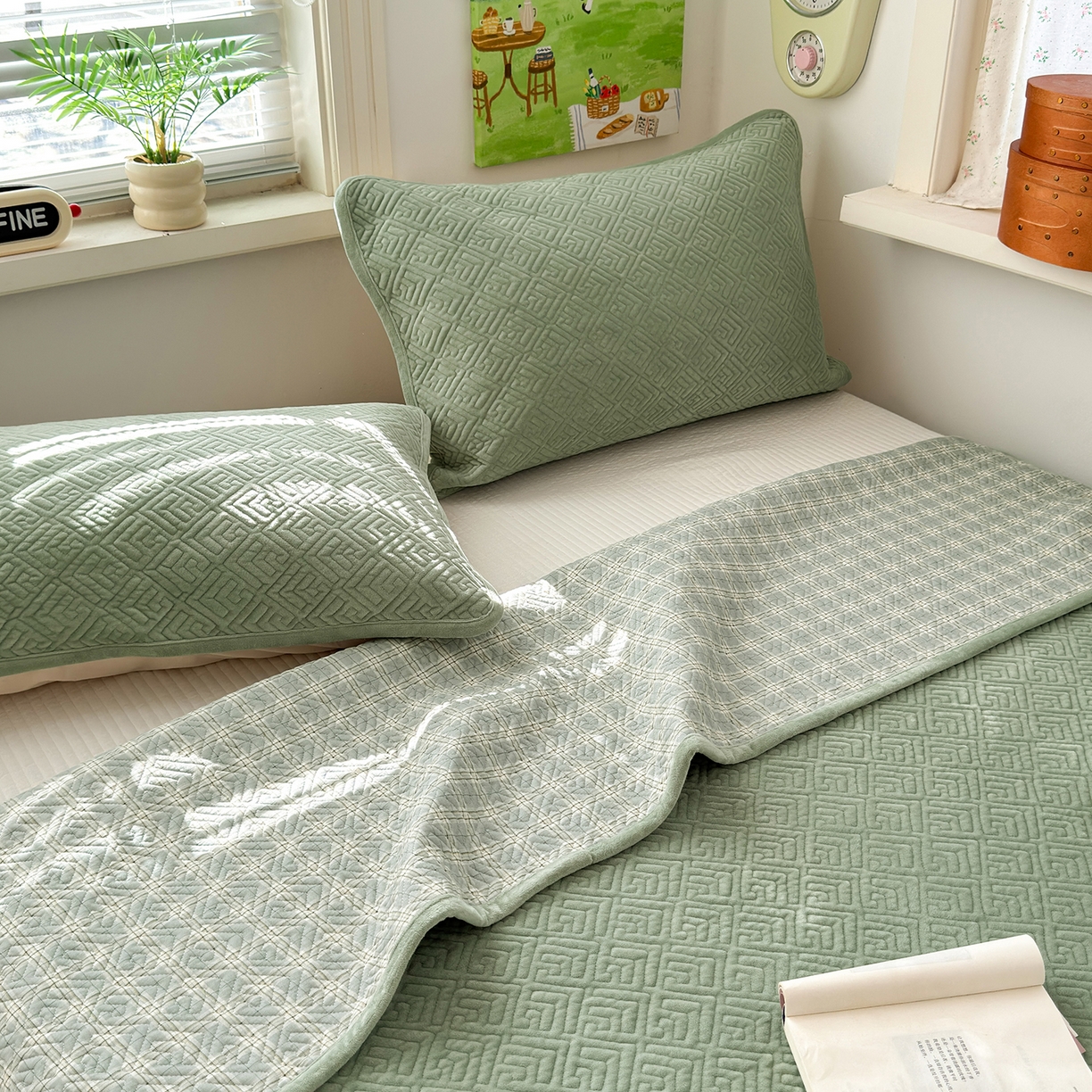 91家纺网 家纺一手货源 找家纺 美优兰 2025新款棉加绒高温砂洗夹棉单床盖 床盖单件 暖阳-草绿