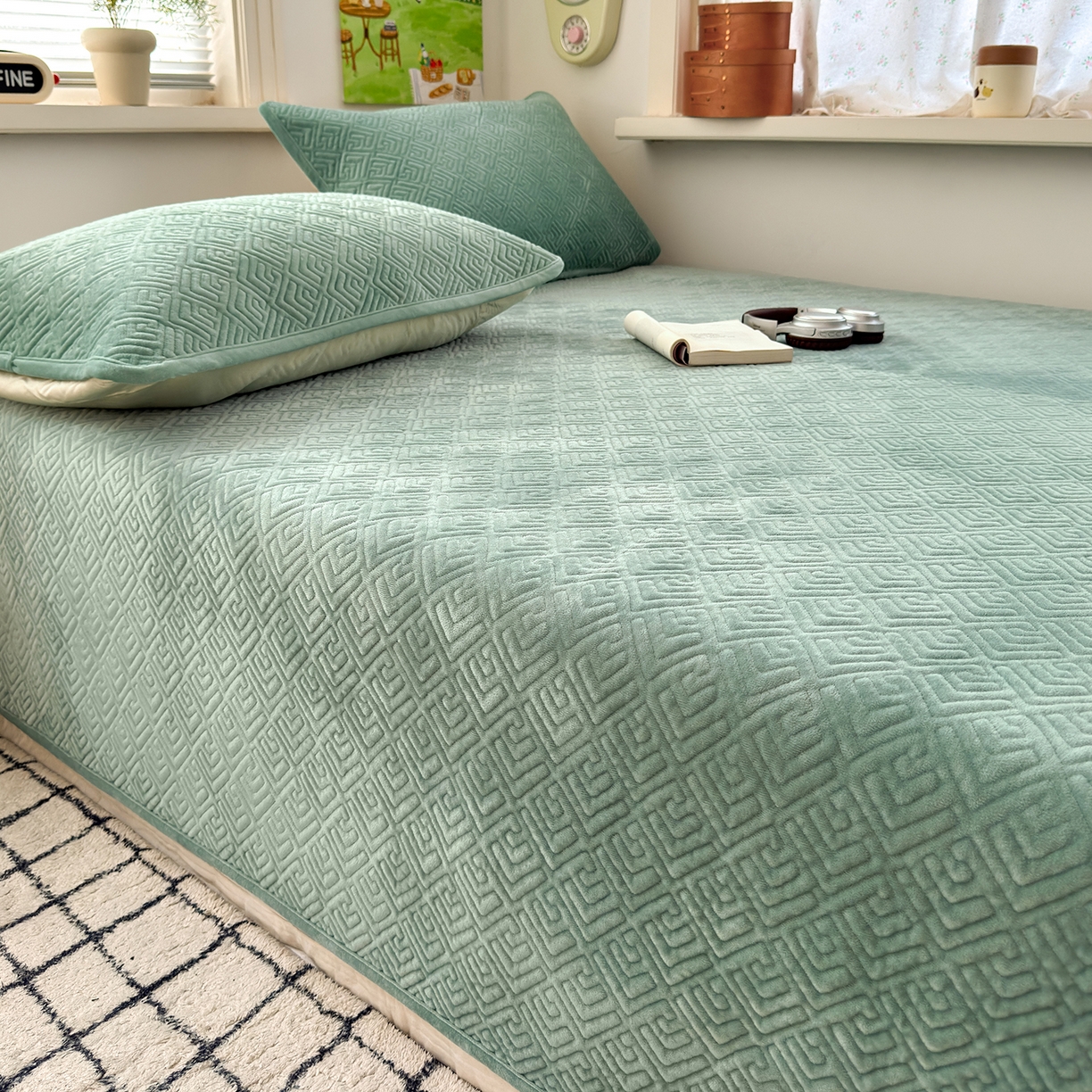 91家纺网 家纺一手货源 找家纺 美优兰 2025新款棉加绒高温砂洗夹棉单床盖 床盖单件 暖阳-豆绿