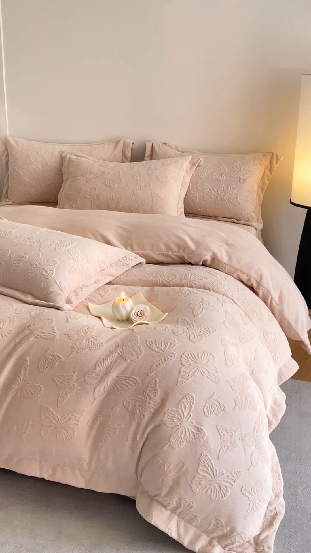 91家纺网 家纺一手货源 找家纺 米彩家纺 2025新款A类牛奶绒立体雕花烂花宽边四件套 蝴蝶奶茶