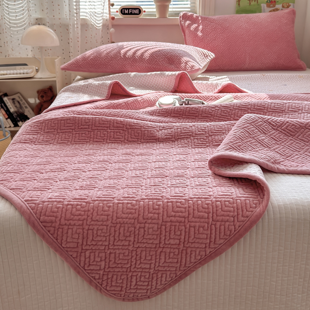 91家纺网 家纺一手货源 找家纺 美优兰 2025新款棉加绒高温砂洗夹棉单床盖 床盖单件 暖阳-粉黛