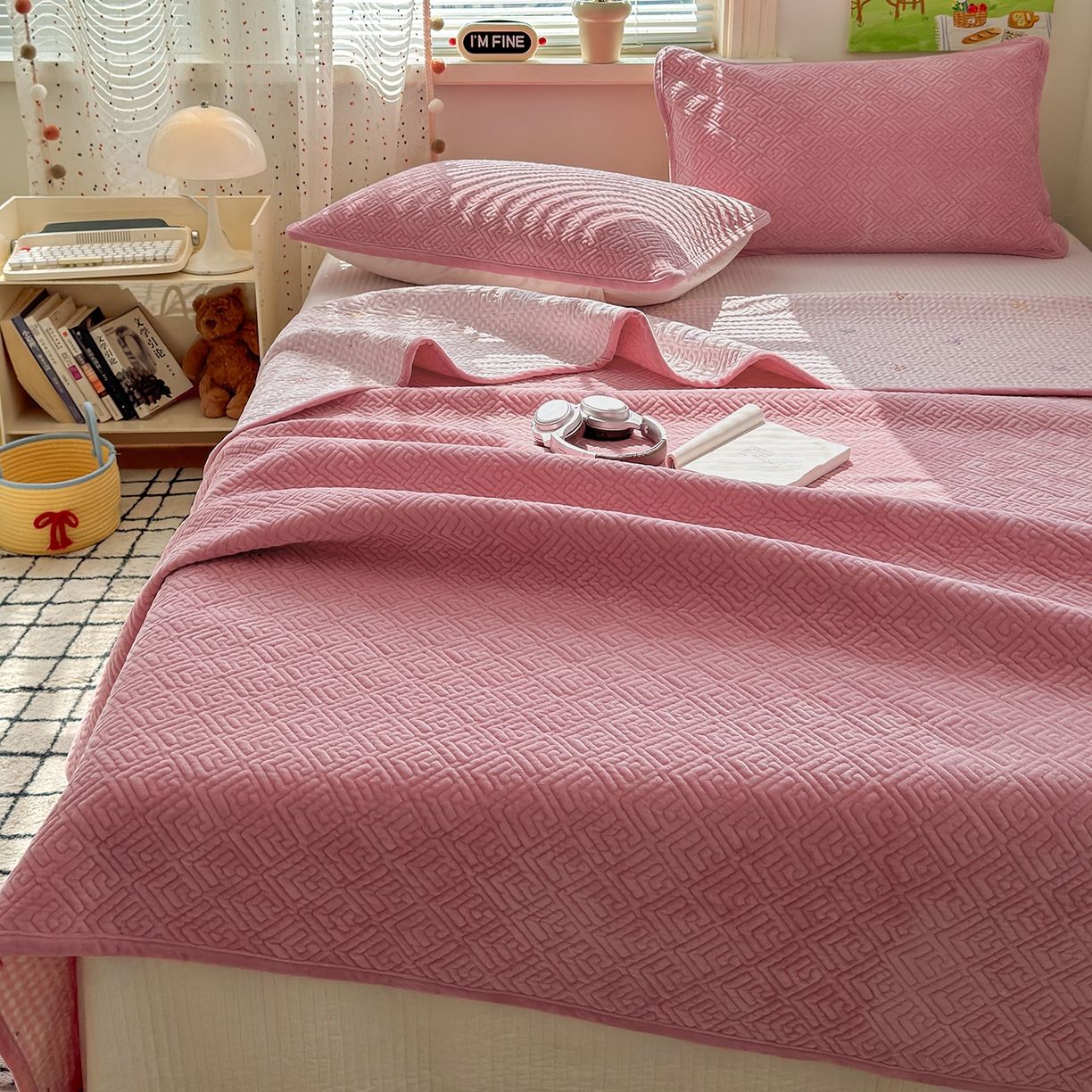 91家纺网 家纺一手货源 找家纺 美优兰 2025新款棉加绒高温砂洗夹棉单床盖 床盖单件 暖阳-粉黛