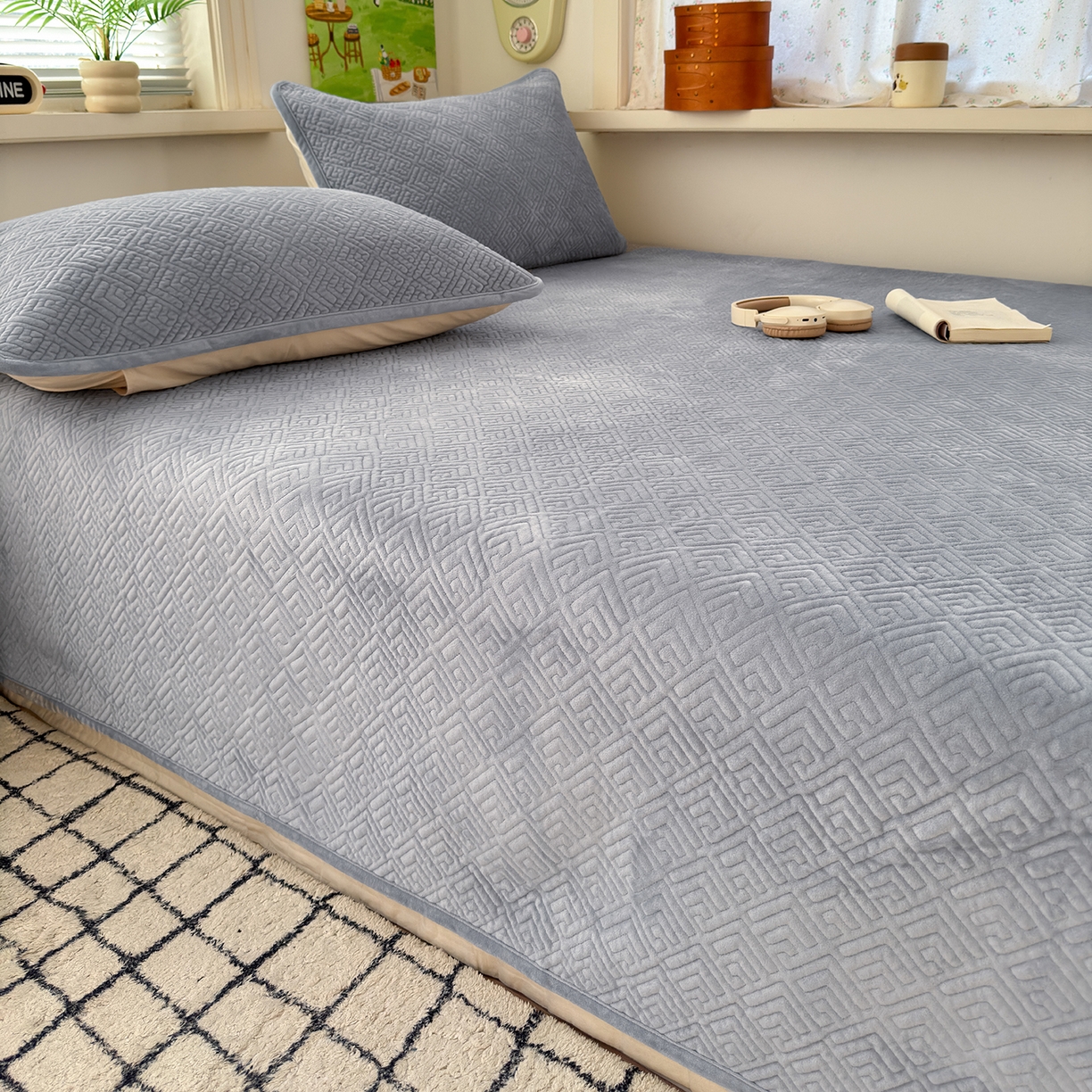 91家纺网 家纺一手货源 找家纺 美优兰 2025新款棉加绒高温砂洗夹棉单床盖 床盖单件 暖阳-灰色