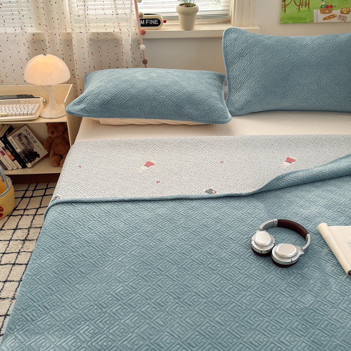 91家纺网 家纺一手货源 找家纺 美优兰 2025新款棉加绒高温砂洗夹棉单床盖 床盖单件 暖阳-蓝色