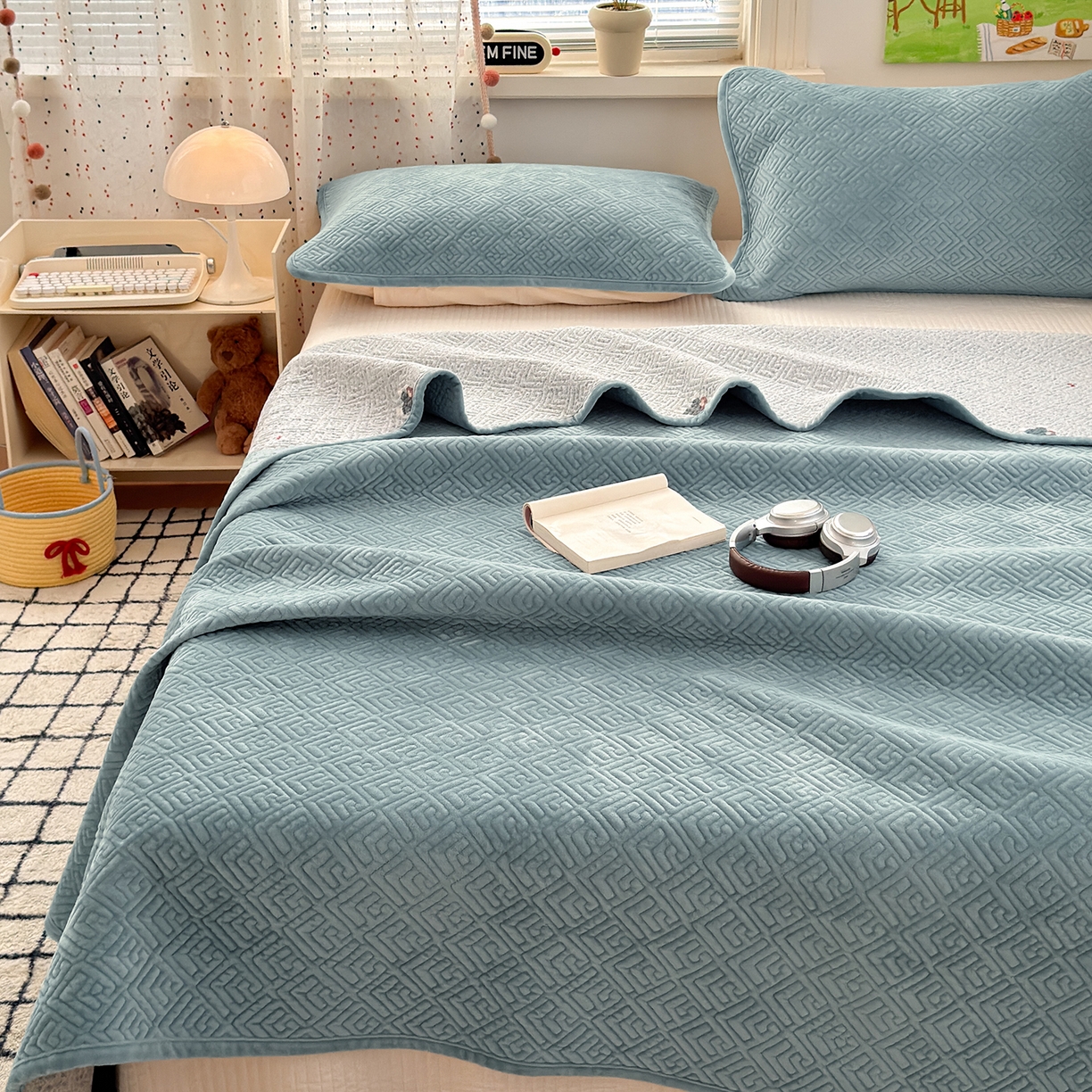 91家纺网 家纺一手货源 找家纺 美优兰 2025新款棉加绒高温砂洗夹棉单床盖 床盖单件 暖阳-蓝色