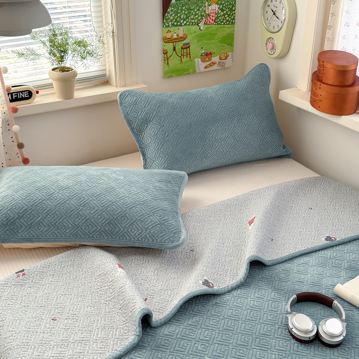 91家纺网 家纺一手货源 找家纺 美优兰 2025新款棉加绒高温砂洗夹棉单床盖 床盖单件 暖阳-蓝色