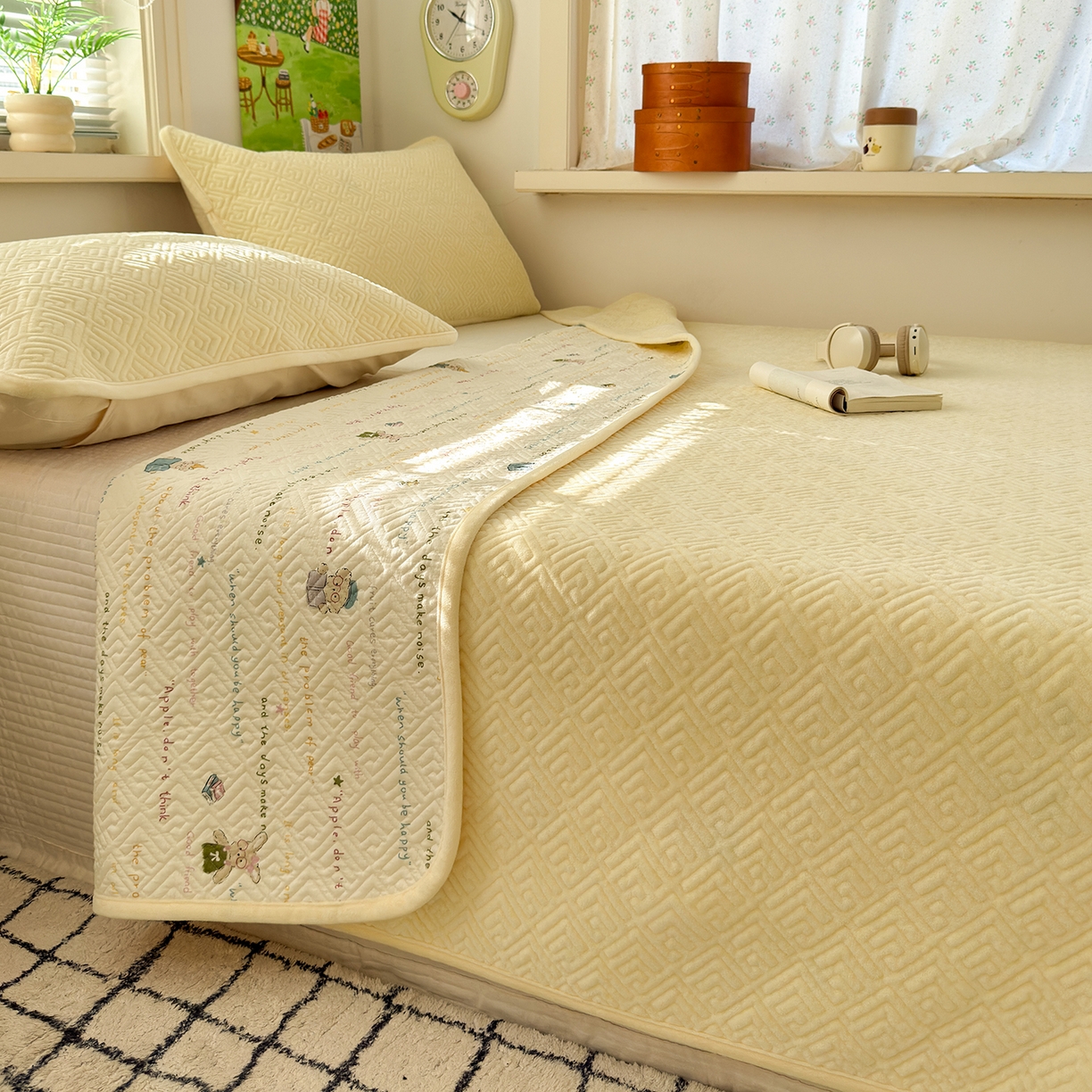 91家纺网 家纺一手货源 找家纺 美优兰 2025新款棉加绒高温砂洗夹棉单床盖 床盖单件 暖阳-米黄