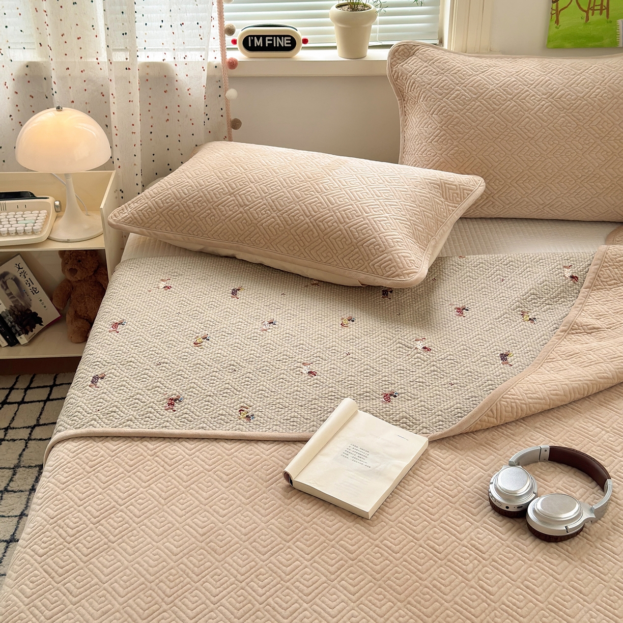 91家纺网 家纺一手货源 找家纺 美优兰 2025新款棉加绒高温砂洗夹棉单床盖 床盖单件 暖阳-米驼