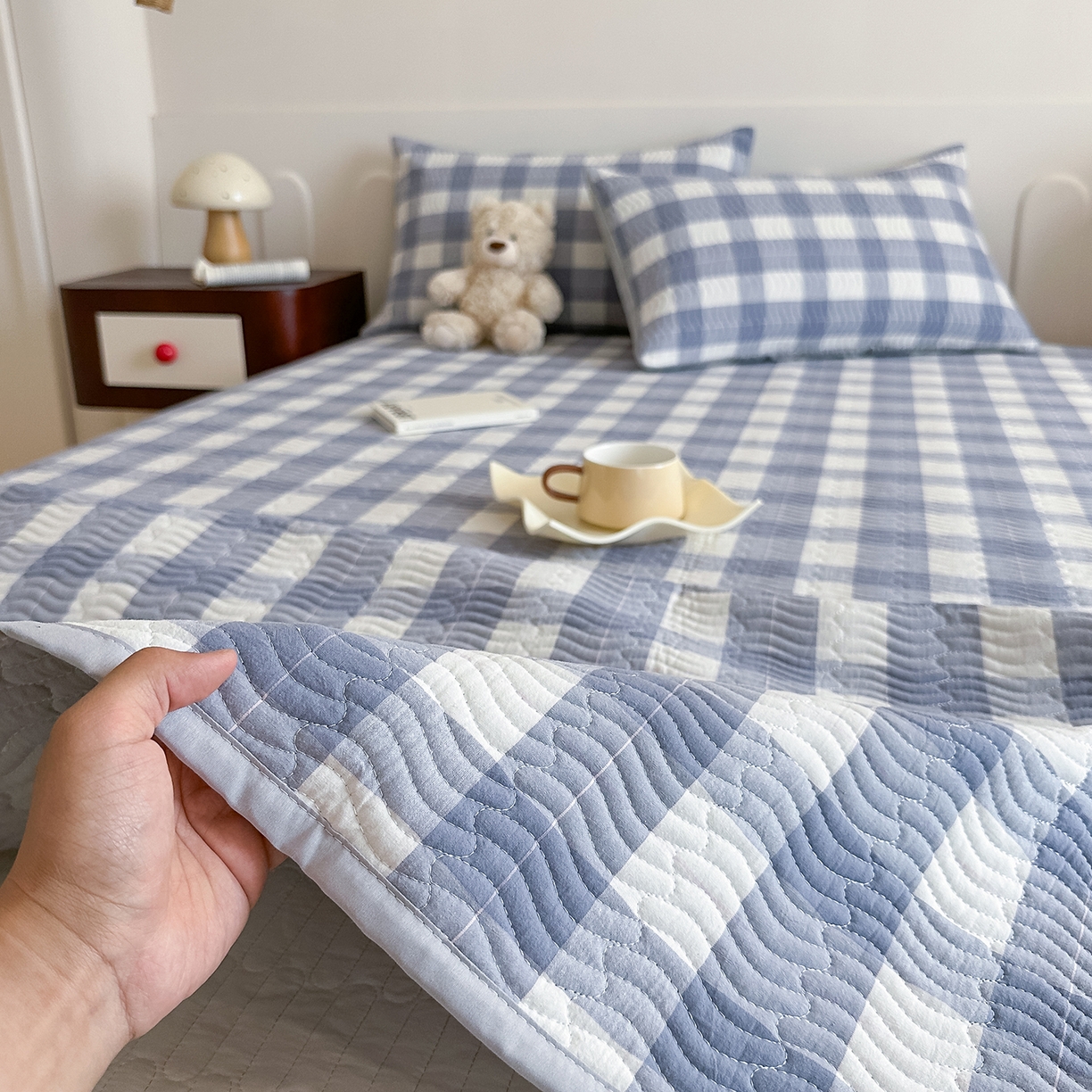 91家纺网 家纺一手货源 找家纺 乐野家居 2025新款A类全棉水洗棉夹棉床盖三件套 半夏兰