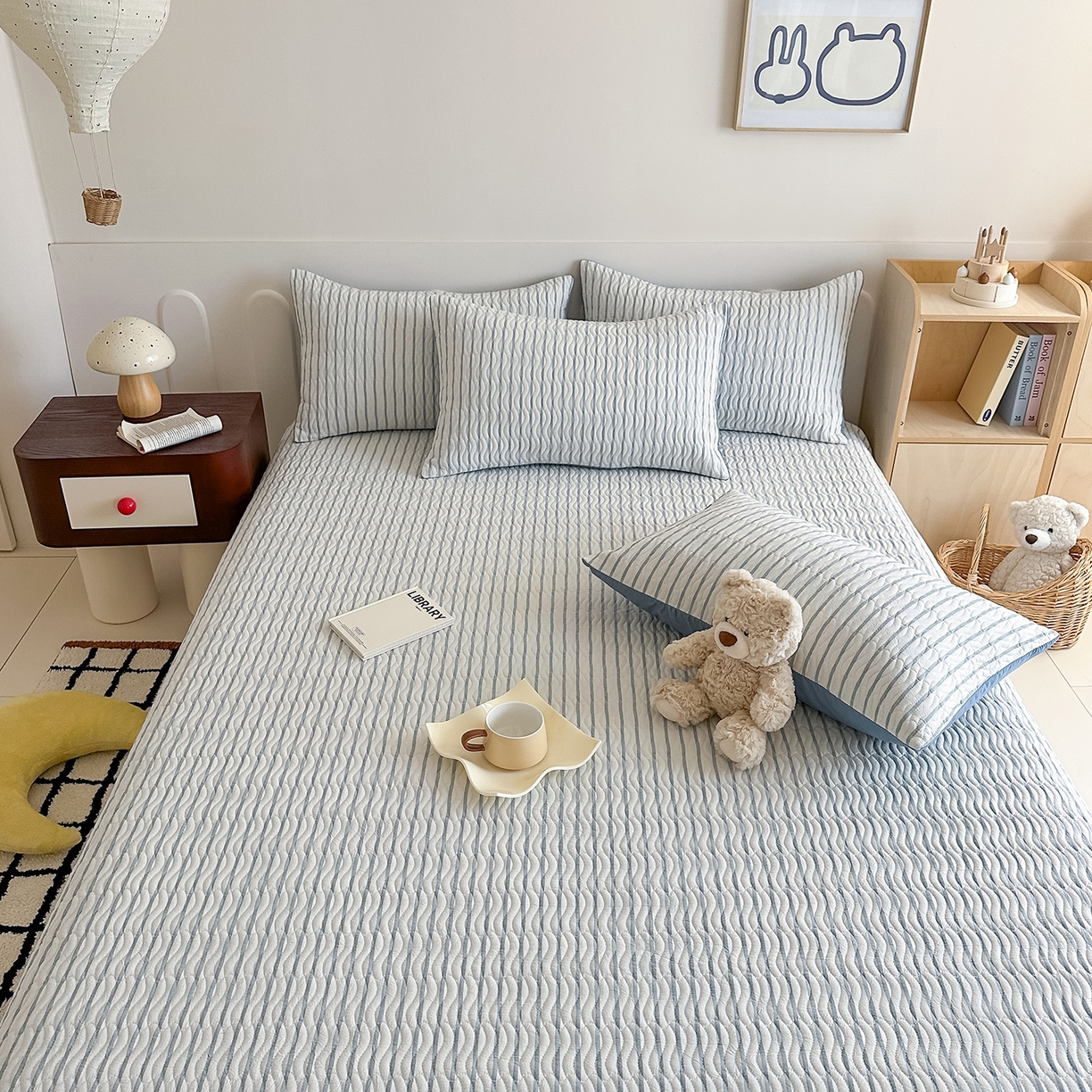 91家纺网 家纺一手货源 找家纺 乐野家居 2025新款A类全棉水洗棉夹棉床盖三件套 格律浅兰