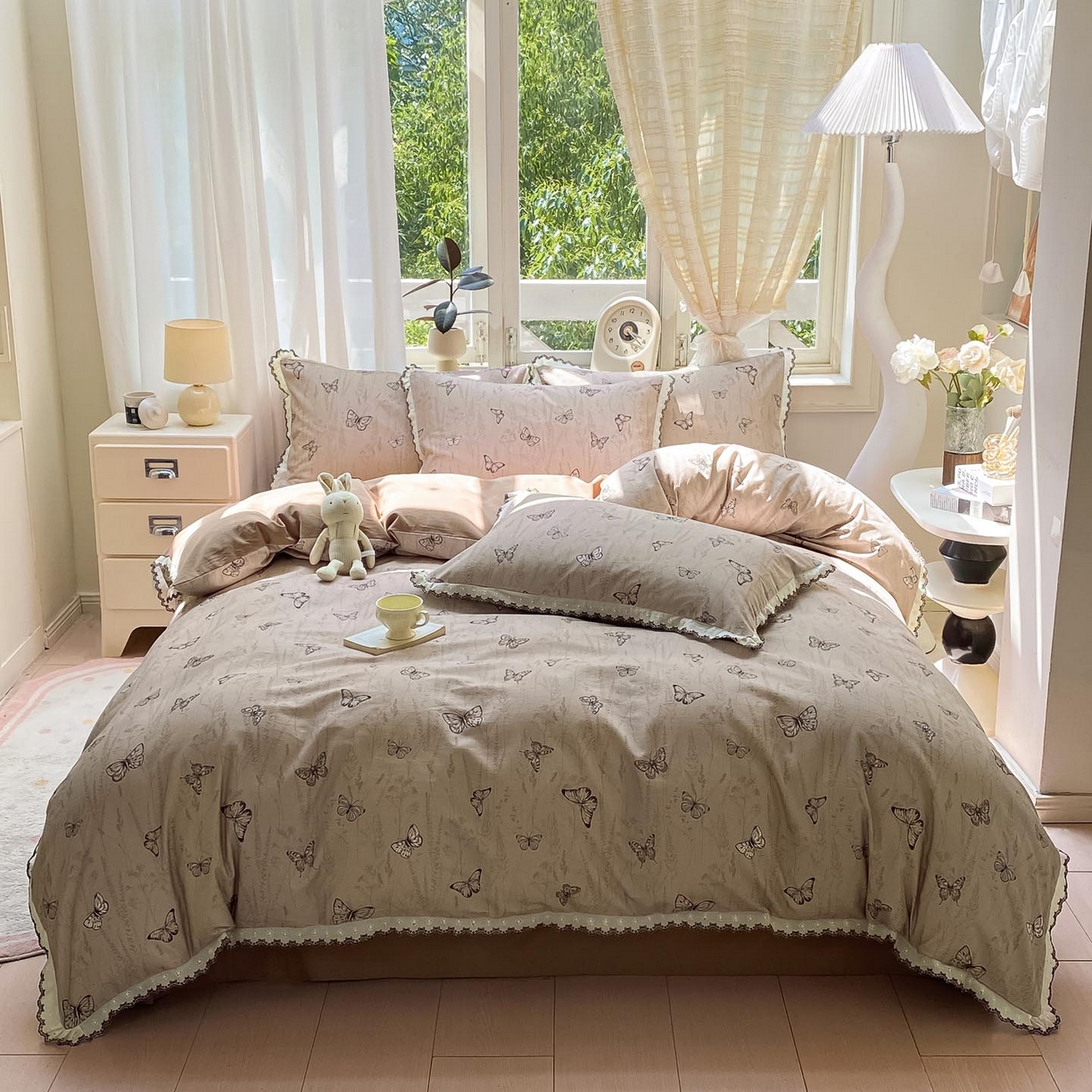 91家纺网 家纺一手货源 找家纺 宜家坊 2025新款全棉加厚赫本风花边磨毛四件套 梦蝶-咖