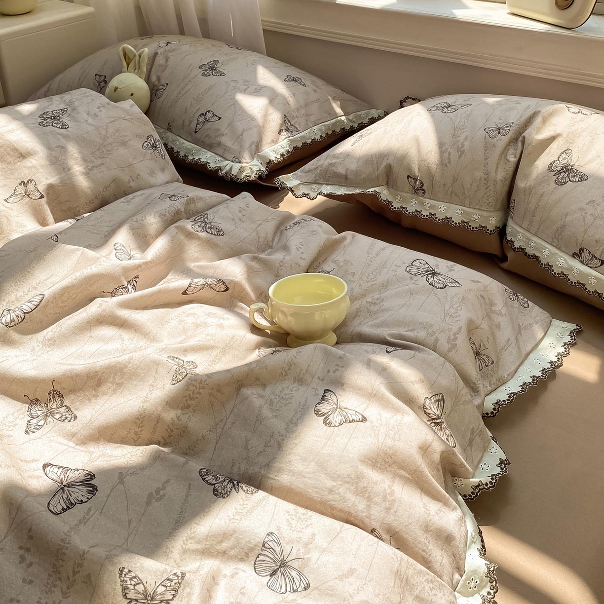 91家纺网 家纺一手货源 找家纺 宜家坊 2025新款全棉加厚赫本风花边磨毛四件套 梦蝶-咖