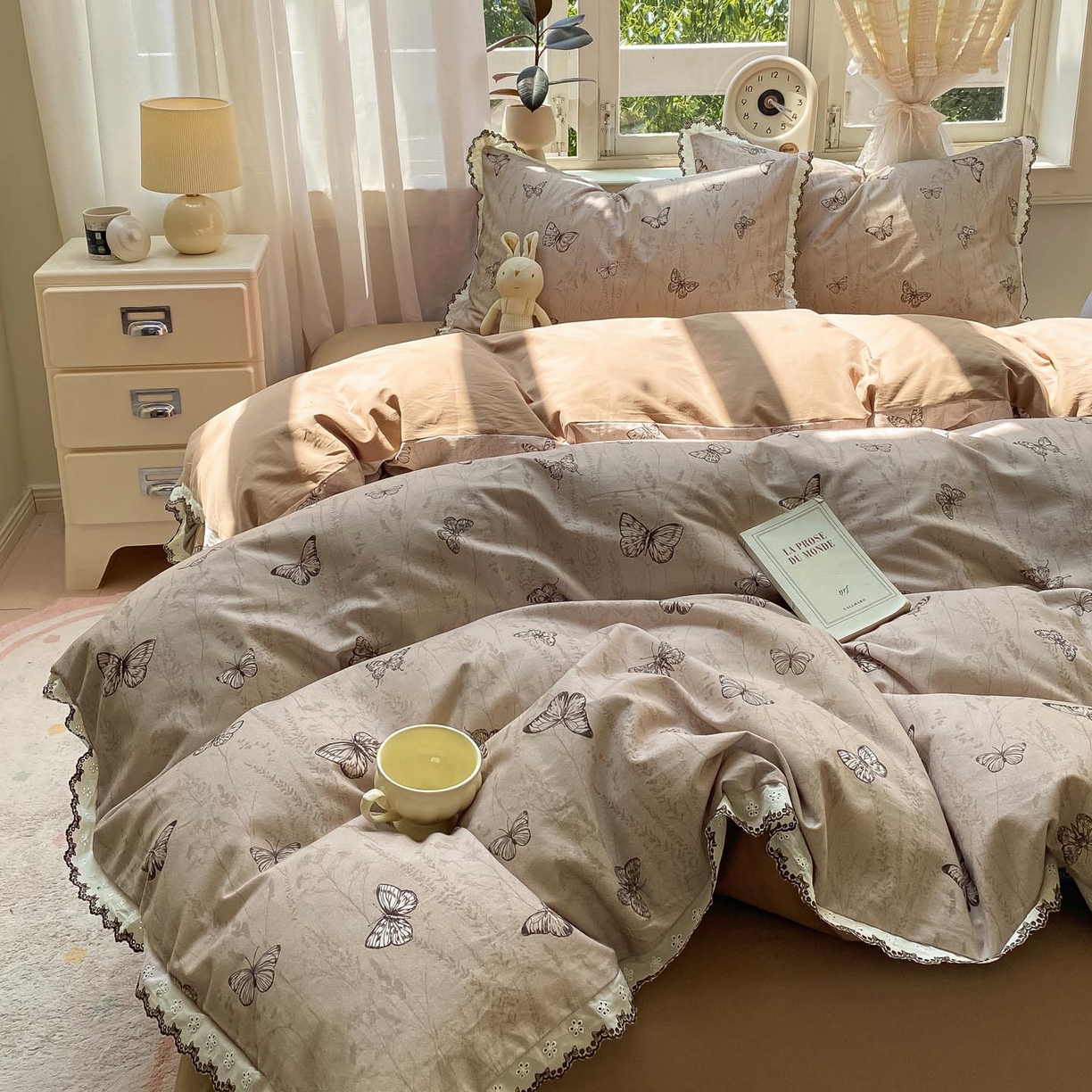 91家纺网 家纺一手货源 找家纺 宜家坊 2025新款全棉加厚赫本风花边磨毛四件套 梦蝶-咖