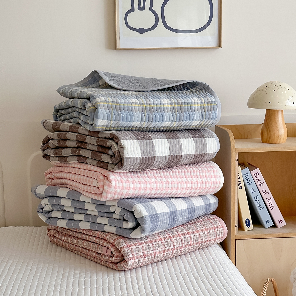 91家纺网 家纺一手货源 找家纺 乐野家居 2025新款A类全棉水洗棉夹棉床盖三件套 叠拍