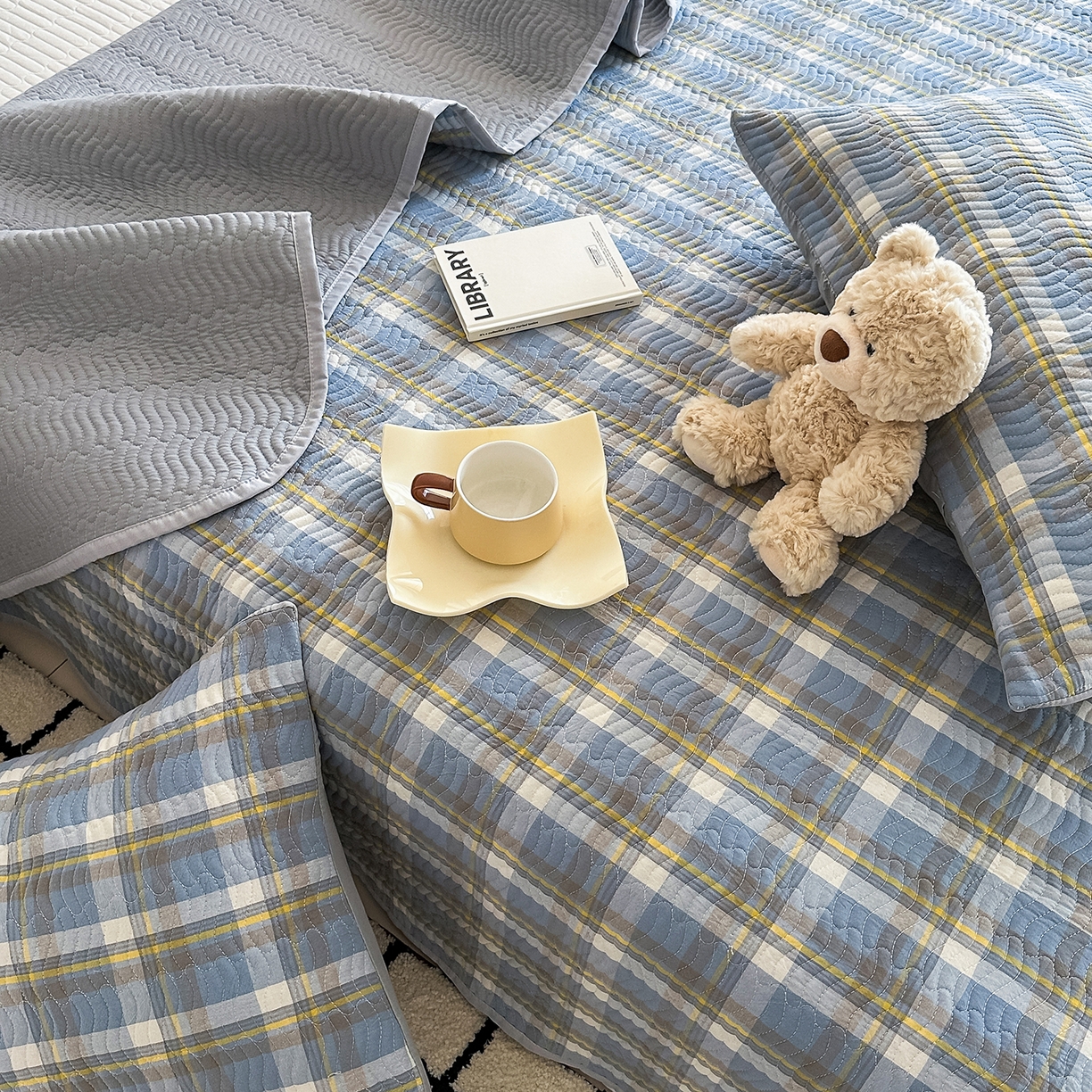 91家纺网 家纺一手货源 找家纺 乐野家居 2025新款A类全棉水洗棉夹棉床盖三件套 简兮兰