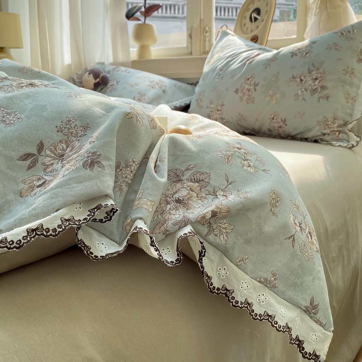 91家纺网 家纺一手货源 找家纺 宜家坊 2025新款全棉加厚赫本风花边磨毛四件套 雷亚-绿