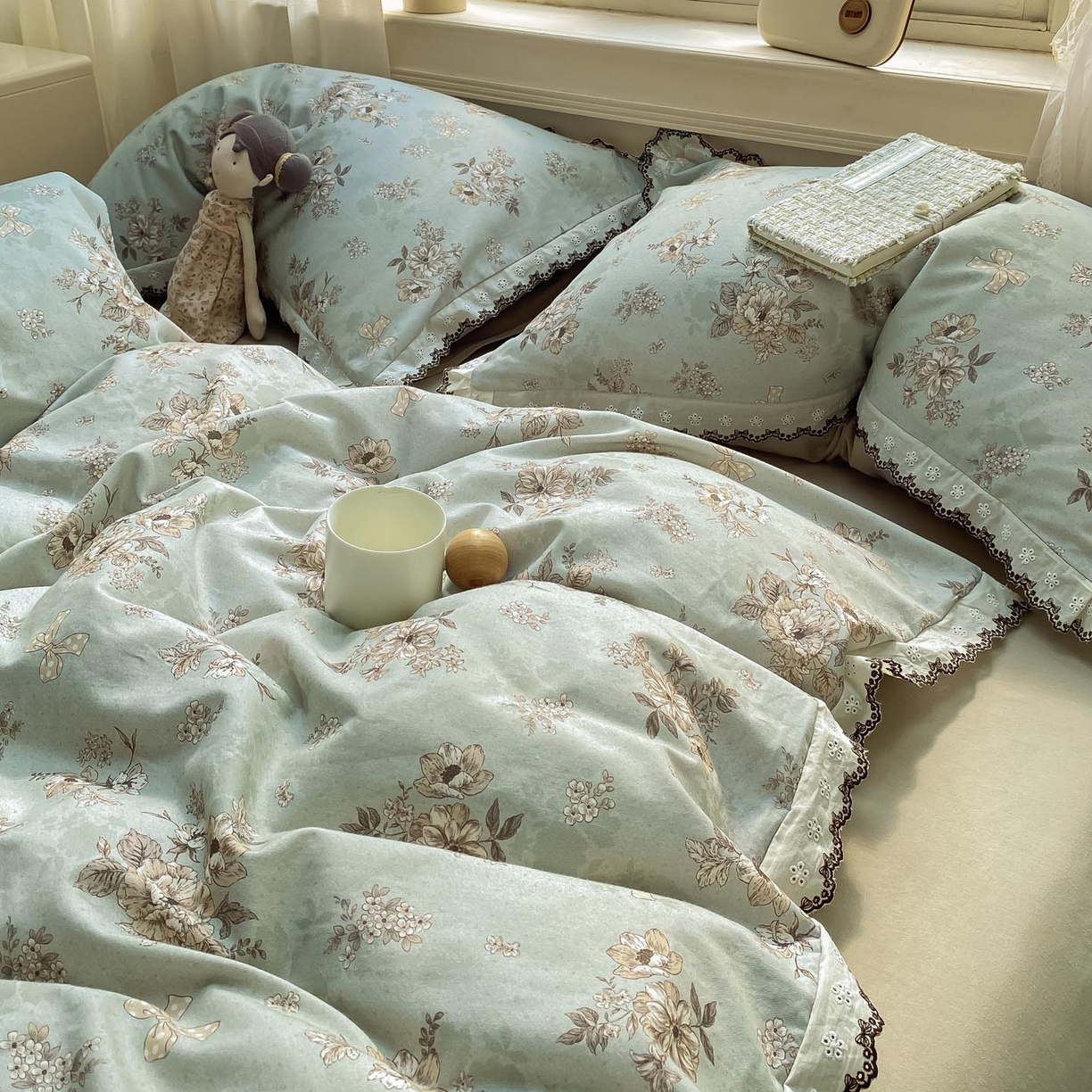 91家纺网 家纺一手货源 找家纺 宜家坊 2025新款全棉加厚赫本风花边磨毛四件套 雷亚-绿