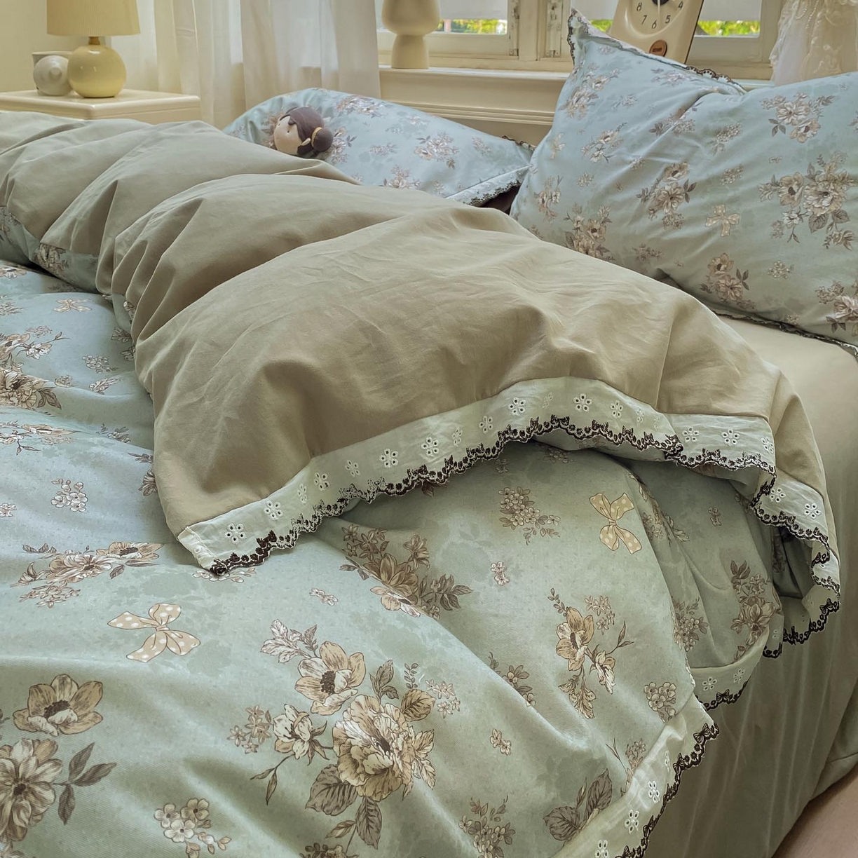 91家纺网 家纺一手货源 找家纺 宜家坊 2025新款全棉加厚赫本风花边磨毛四件套 雷亚-绿