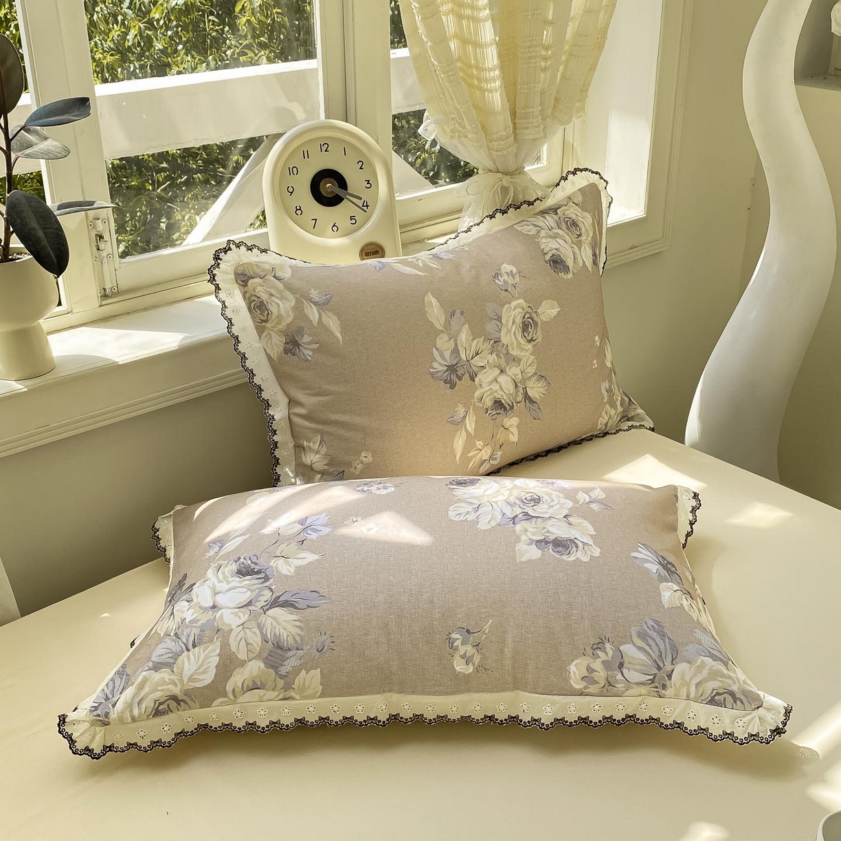 91家纺网 家纺一手货源 找家纺 宜家坊 2025新款全棉加厚赫本风花边磨毛四件套 花意浓-咖