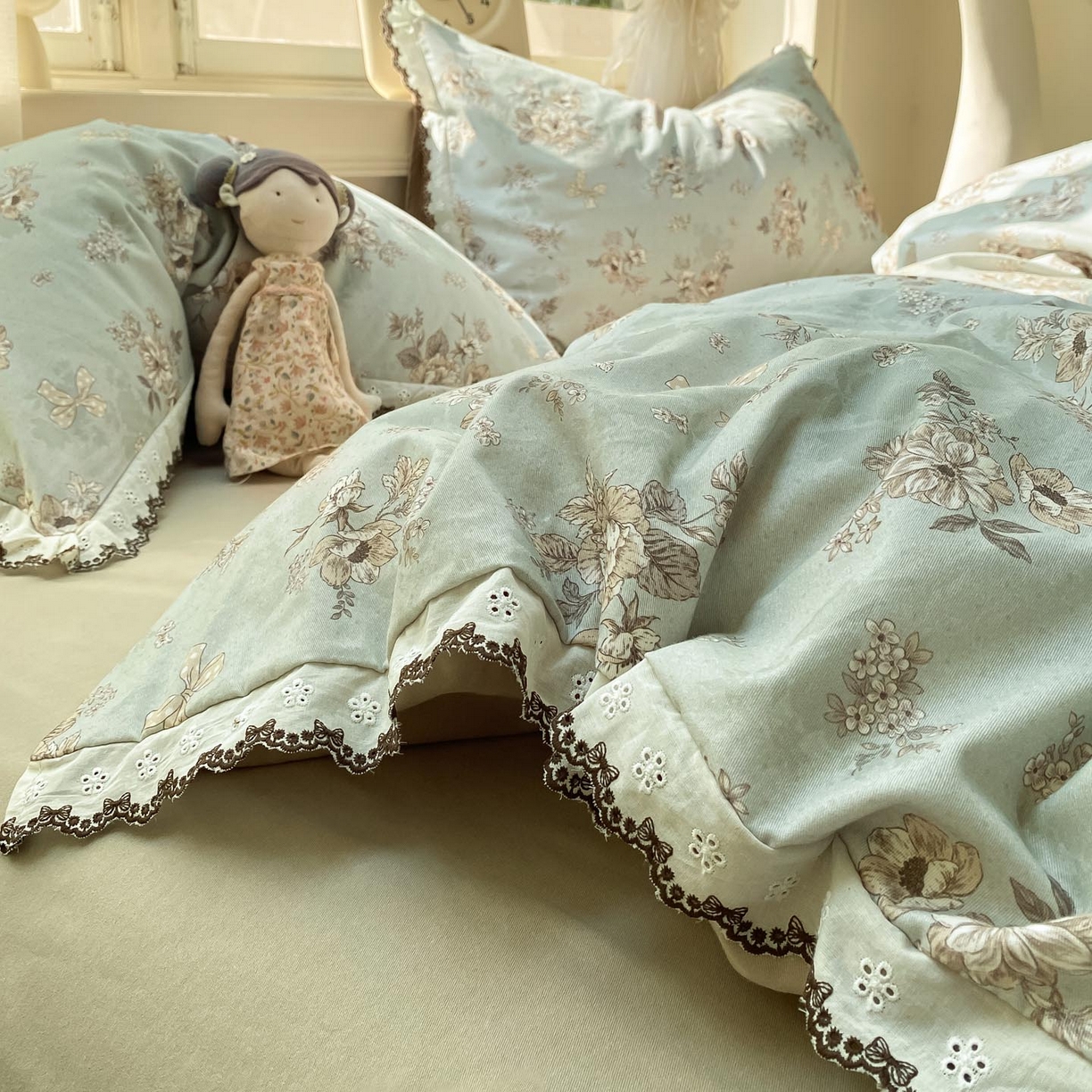 91家纺网 家纺一手货源 找家纺 宜家坊 2025新款全棉加厚赫本风花边磨毛四件套 雷亚-绿