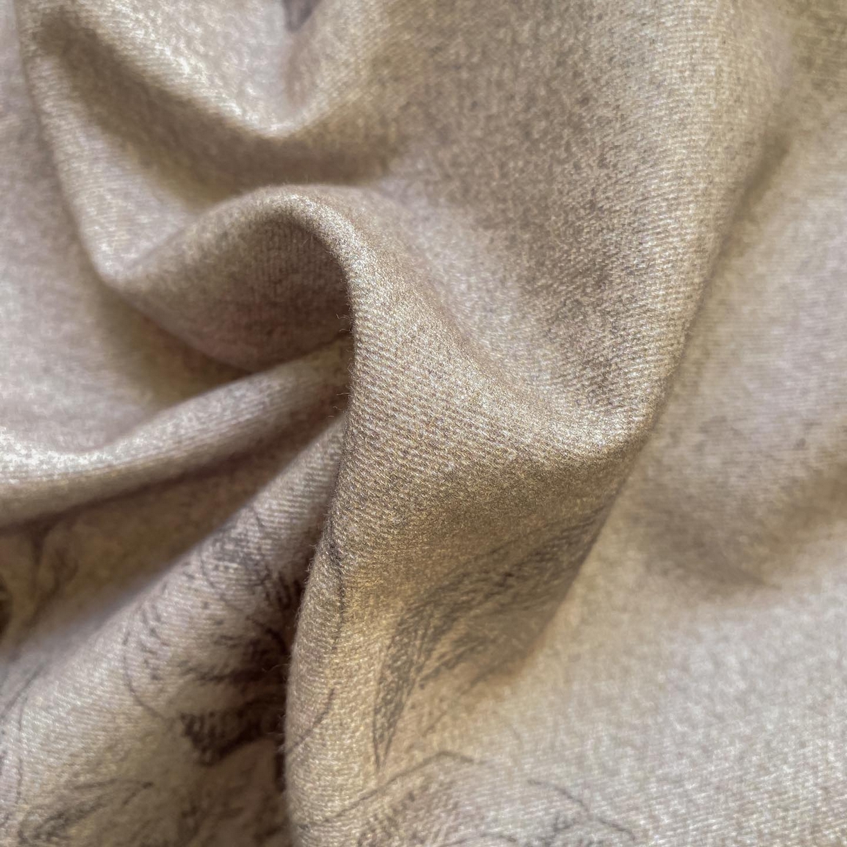 91家纺网 家纺一手货源 找家纺 宜家坊 2025新款全棉加厚赫本风花边磨毛四件套 花绮-咖