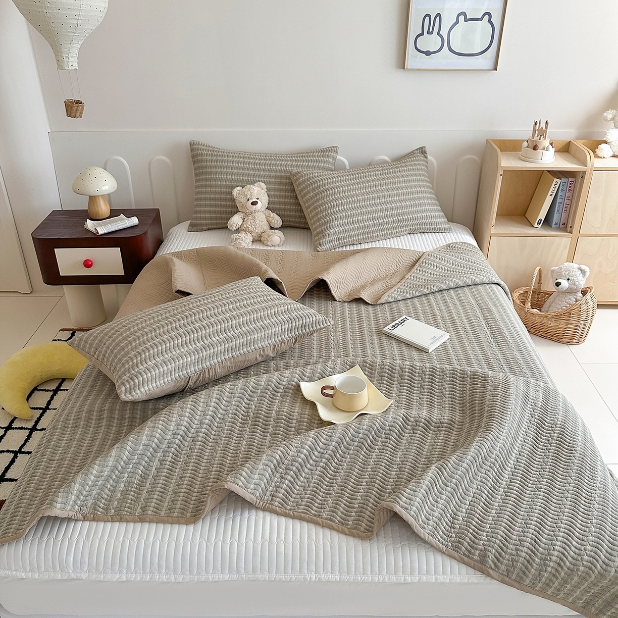 91家纺网 家纺一手货源 找家纺 乐野家居 2025新款A类全棉水洗棉夹棉床盖三件套 日落绿