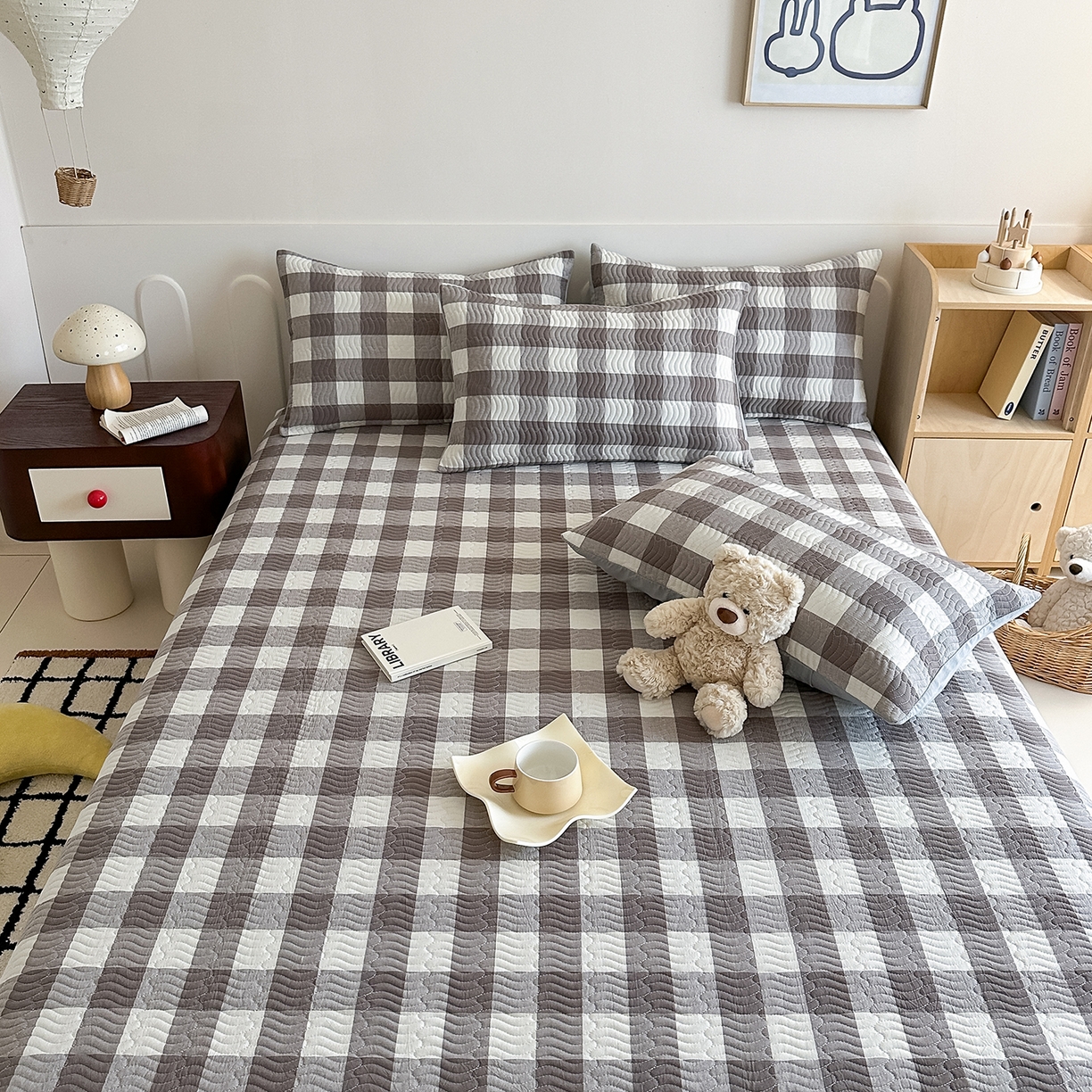 91家纺网 家纺一手货源 找家纺 乐野家居 2025新款A类全棉水洗棉夹棉床盖三件套 灰中格