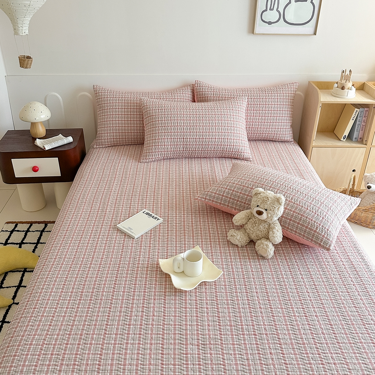 91家纺网 家纺一手货源 找家纺 乐野家居 2025新款A类全棉水洗棉夹棉床盖三件套 洋气红