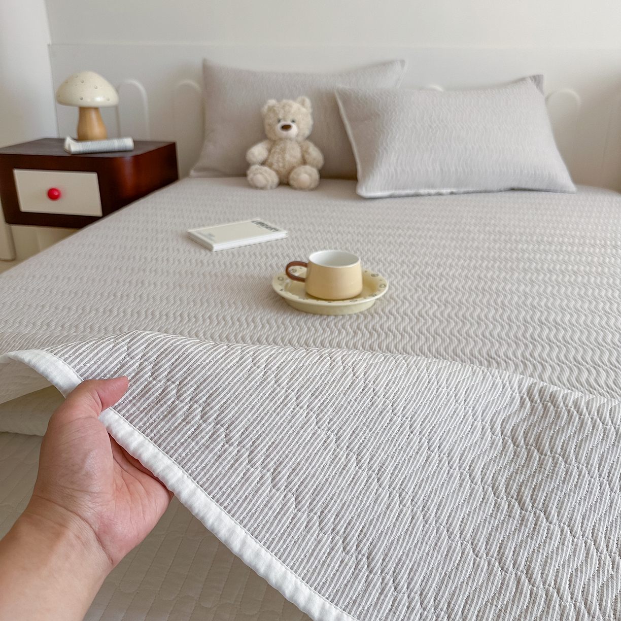 91家纺网 家纺一手货源 找家纺 乐野家居 2025新款A类全棉水洗棉夹棉床盖三件套 流年米咖