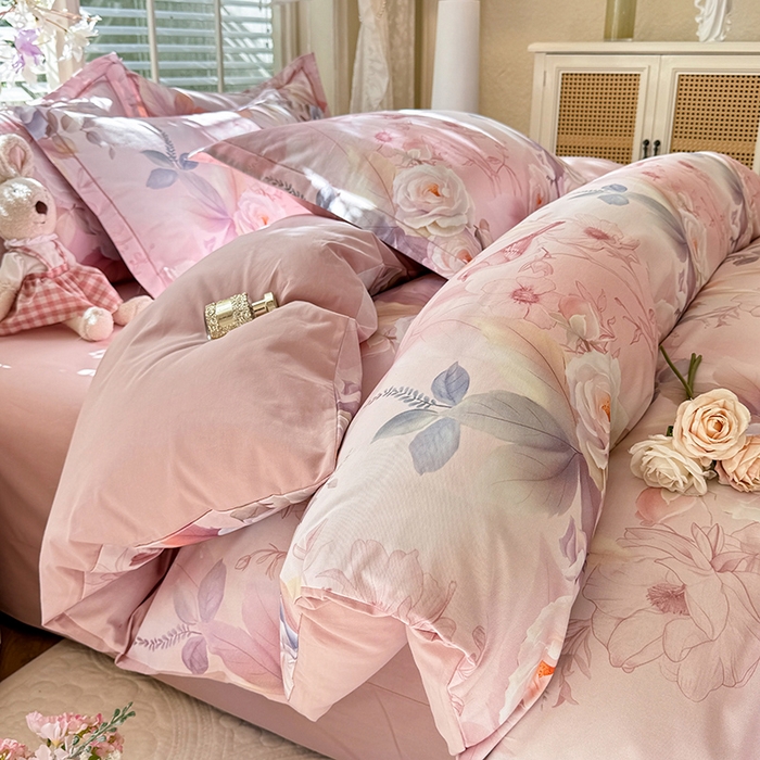 91家纺网 家纺一手货源 找家纺 巧玲珑 2025新款100%数码印花生态AB版四件套 春熙