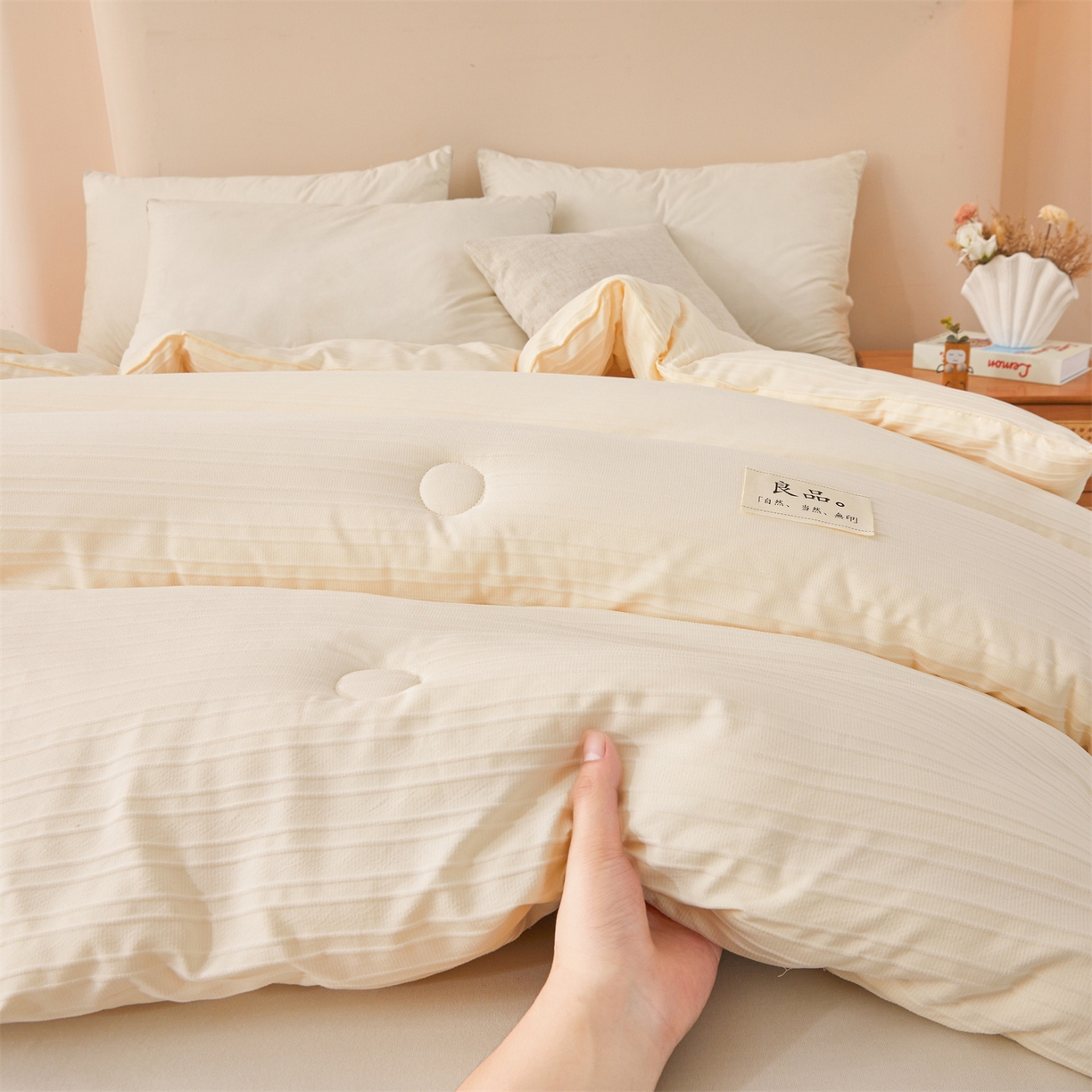 91家纺网 家纺一手货源 找家纺 （总）易博家纺 2025新款无印风良品类提花竖条泡泡纱被冬被被芯春秋被空调被