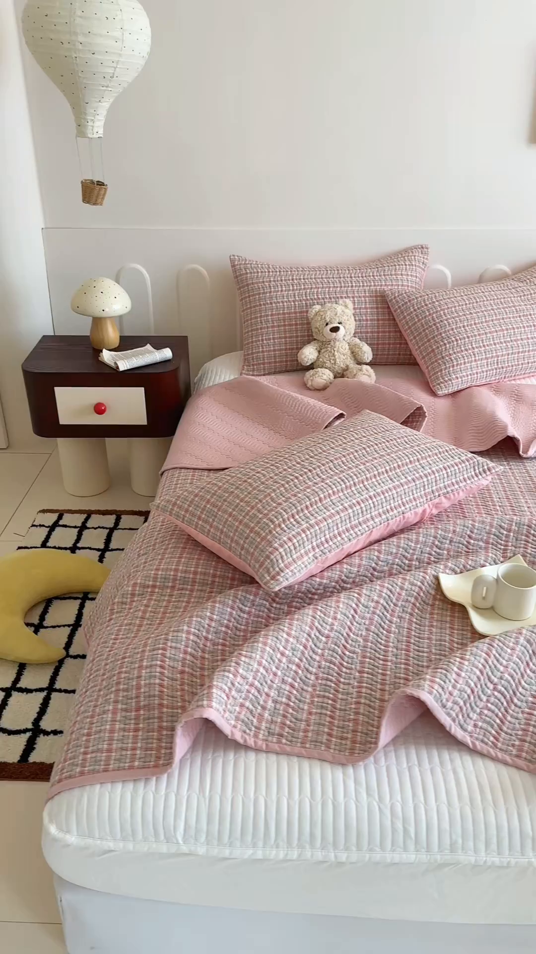 91家纺网 家纺一手货源 找家纺 乐野家居 2025新款A类全棉水洗棉夹棉床盖三件套 洋气红