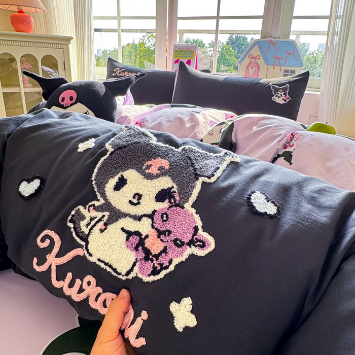 91家纺网 家纺一手货源 找家纺 艾特你 2025新款三丽鸥水洗云朵棉毛巾绣四件套-三丽鸥 暗黑萝莉-黑